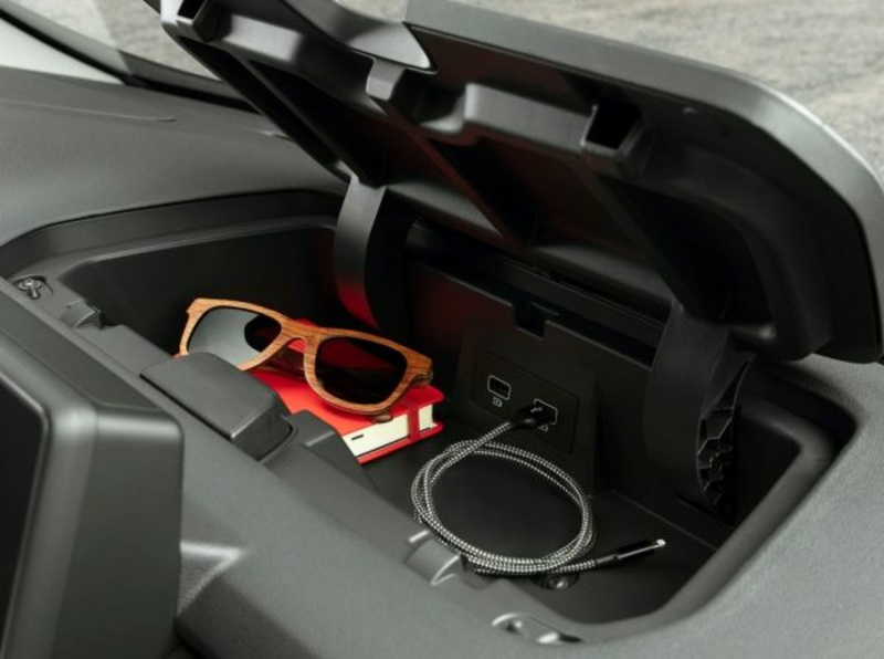 Nissan Primastar Cockpit mit 7-Zoll-Touchscreen und Multifunktionslenkrad