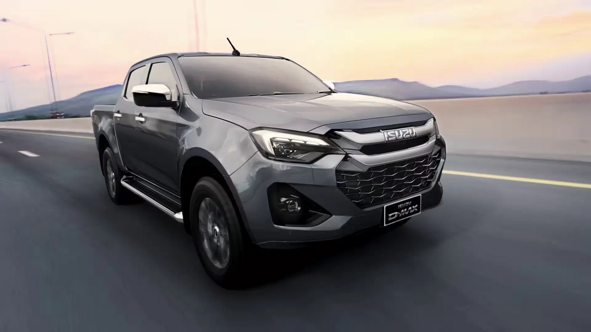 ISUZU D-MAX 2024 auf der Straße – Dynamische Fahraufnahme"