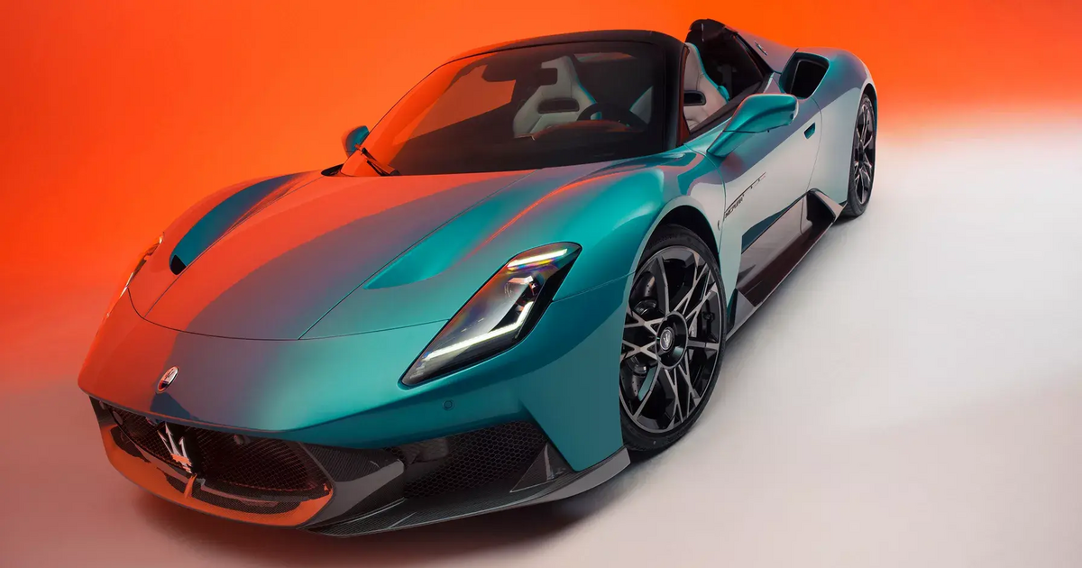 Maserati MCPura Cielo – Frontansicht von links, in dynamischer Fahrposition