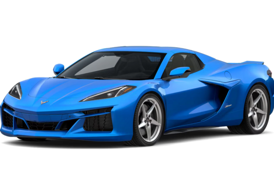 Corvette E-Ray Convertible – Seitenansicht mit geöffnetem Verdeck