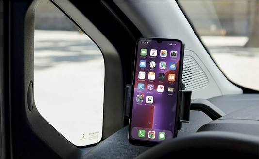 Nissan Townstar EV Kastenwagen mit NissanConnect Services App am Smartphone steuern