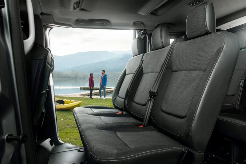 Nissan Primastar umgeklappte dritte Sitzreihe für maximales Ladevolumen