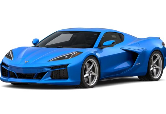 Corvette E-Ray 3LZ Coupé – Seitenansicht in Studioaufnahme