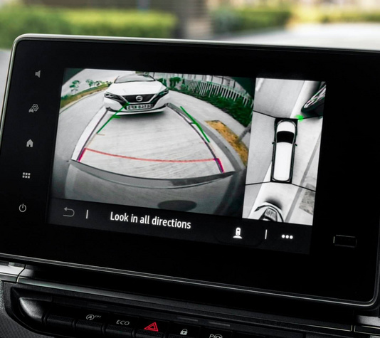 Nissan Townstar Cockpit mit Around View Monitor und 360-Grad-Kamerasyste