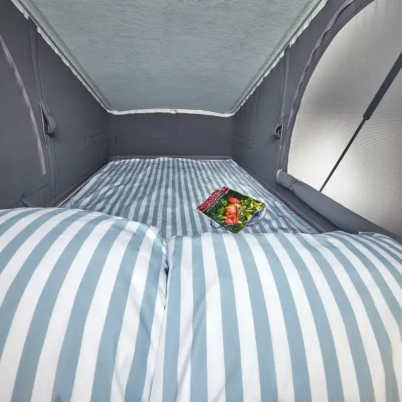 Kuscheliges Bett im Nissan Primastar Seaside