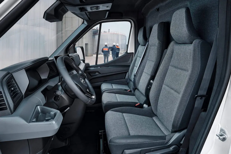 Nissan Interstar – Lenkrad und Bedienelemente in der Kabine