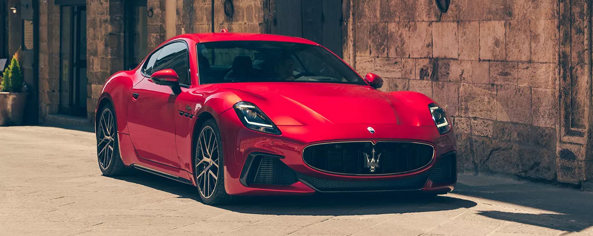 Maserati GranTurismo Trofeo in Rot – Dreiviertel-Frontansicht