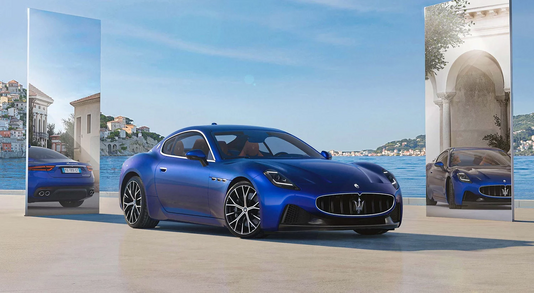 Maserati GranTurismo in Blau – Seitenansicht