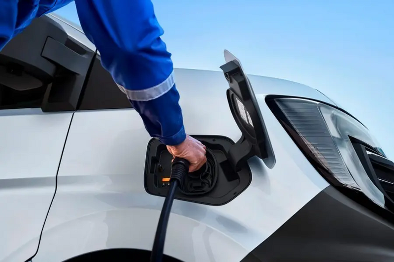 Nissan Interstar – Nahaufnahme des Türgriffs und der Ladetür