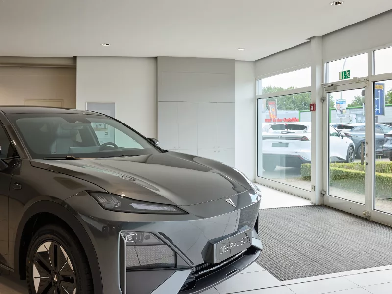 Frontansicht Deepal S07 in Show-Room