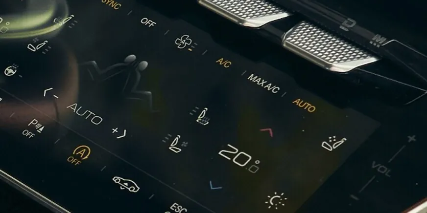 Komfort-Display des Maserati GranTurismo Modelljahr 2027 mit neuen Grafiken für Klimaanlage und Sitzfunktionen