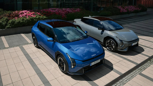 Side to Side Comparison KIA EV4