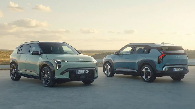 KIA EV3 vor Seelandschaft