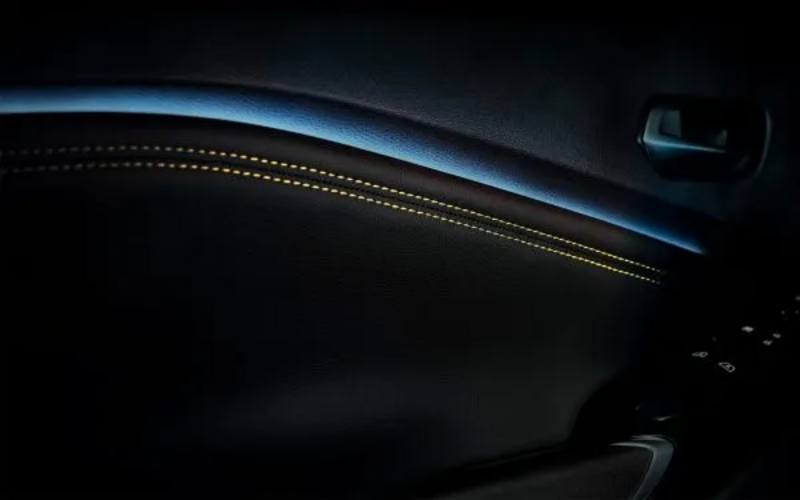 Nissan Juke – Mittelkonsole mit Schaltung, Staufach und Bedienelementen