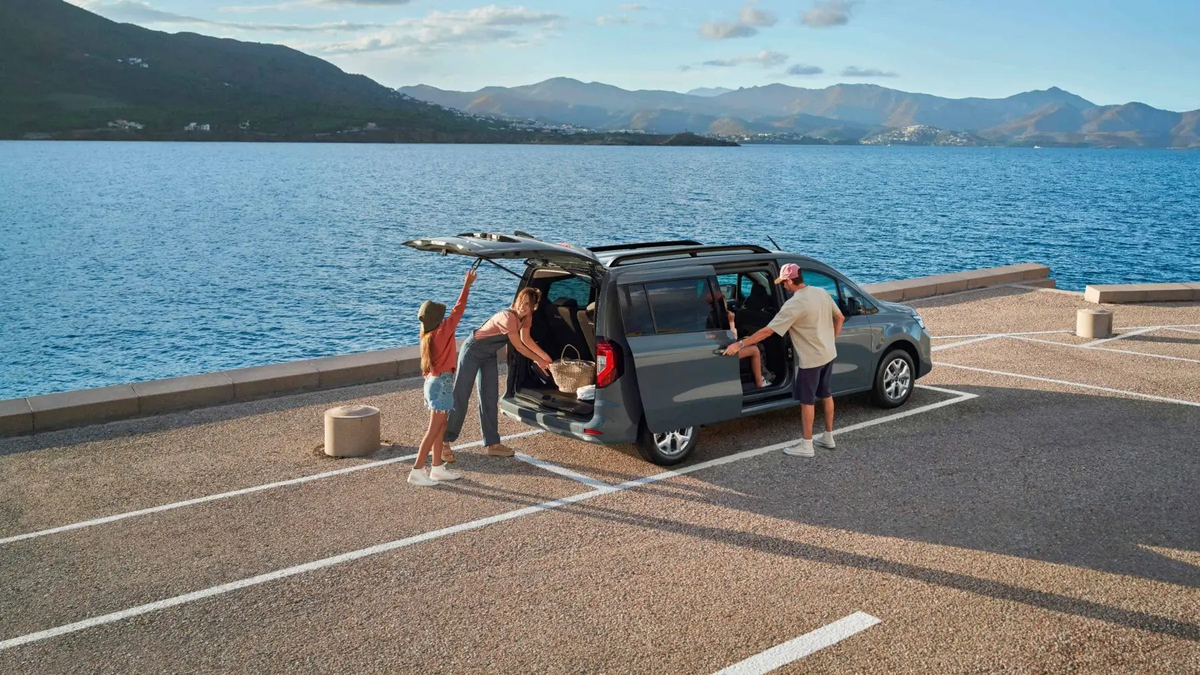 Berg und Seelandschaft Nissan Townstar