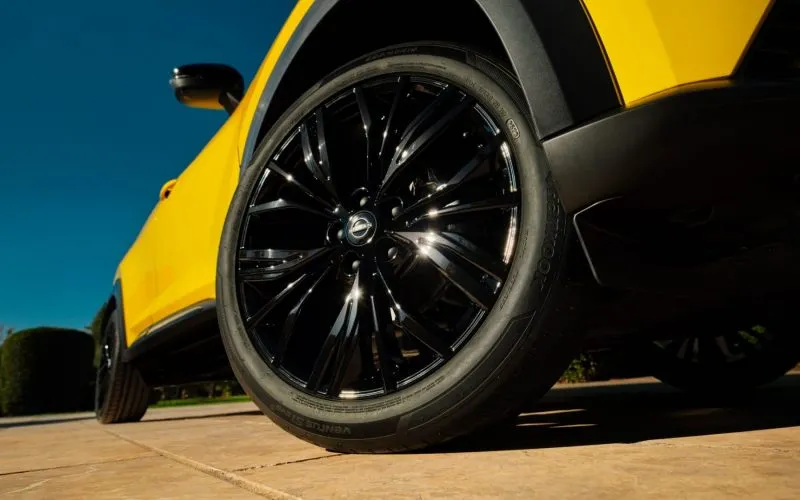 Nissan Juke – Detailaufnahme der Felge und Radhaus-Verkleidung