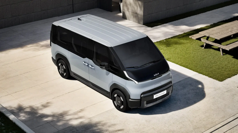 Kia PV5 Passenger – Außenansicht schräg von oben