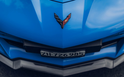 Blaue E-Ray Logo Nahaufnahme