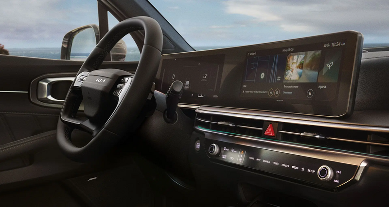 Kia Sorento  – Nahaufnahme des gewölbten Panorama-Doppeldisplays