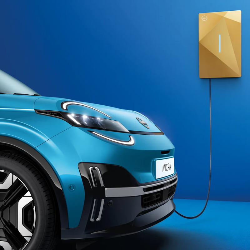 Nissan Micra an futuristischer Ladestation