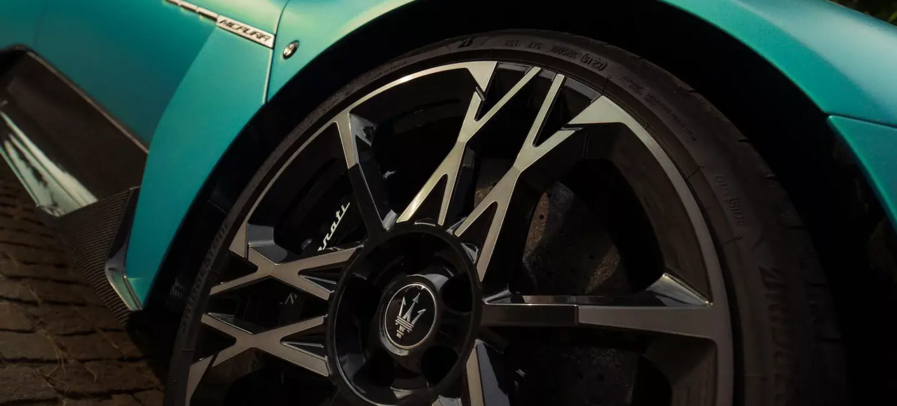 Maserati MCPura Cielo – Detailaufnahme des Sportfelgen-Designs