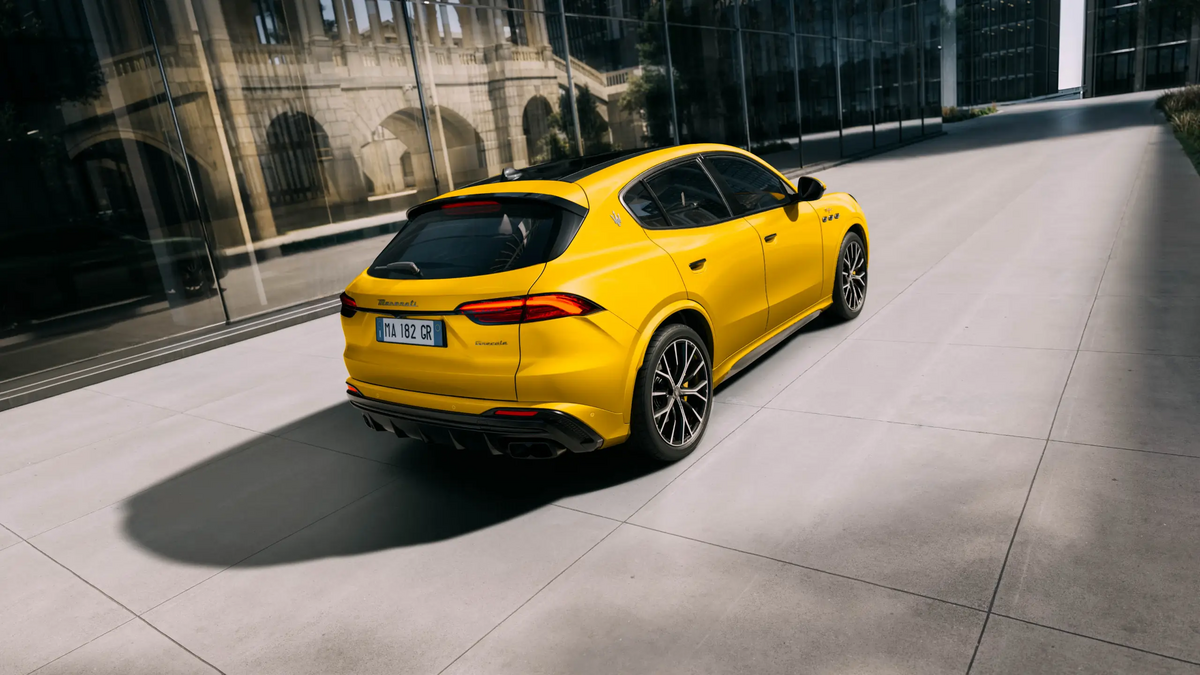 Maserati Grecale Heckansicht schräg