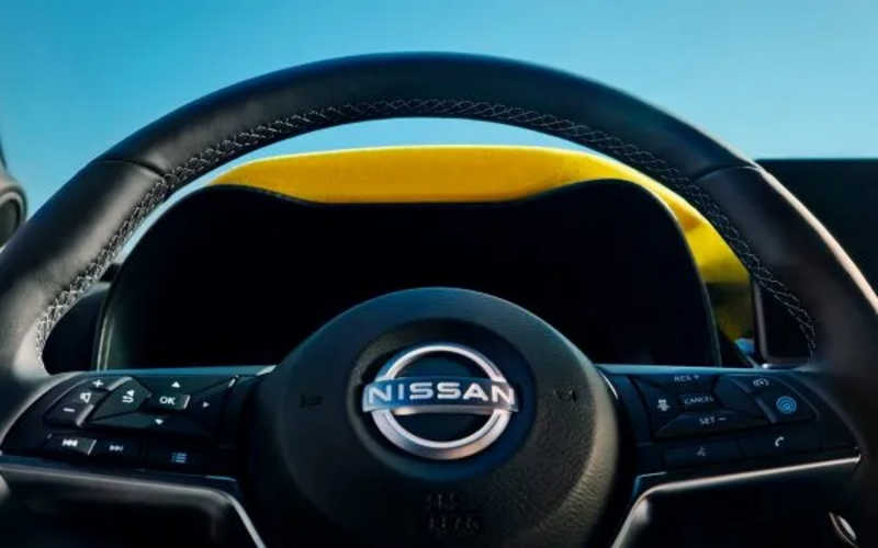 Nissan Juke – Lenkrad und Infotainment-Display