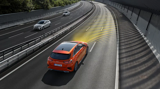 Illustration Autobahnassistent (NSCC) im Kia Ceed