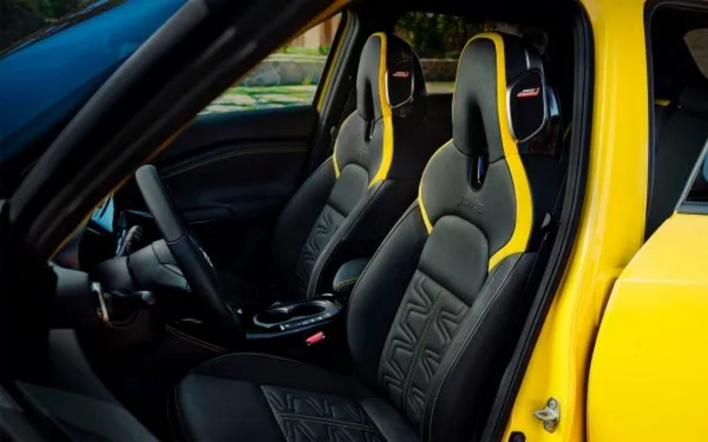 Nissan Juke – Innenraum mit Blick auf Fahrersitz und Armaturenbrett