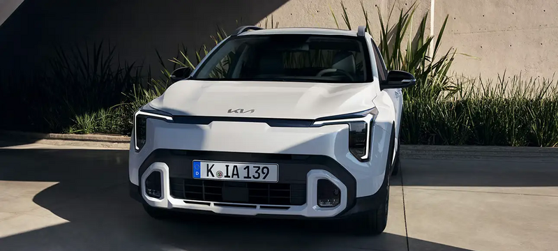 Kia Stonic in Weiß – Frontansicht mit Star Map-LED-Lichtsignatur