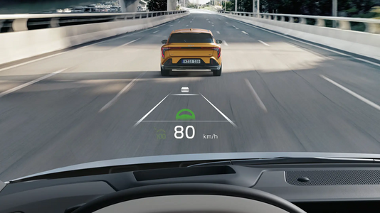 Kia K4 – Head-up Display mit Geschwindigkeits- und Navigationsanzeige