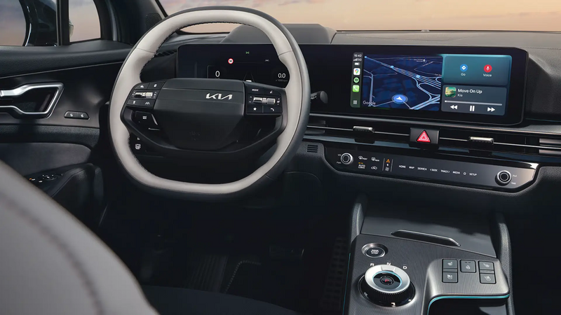Kia Sportage – Panoramadisplay mit Navigationssystem und Fahrerinformationen