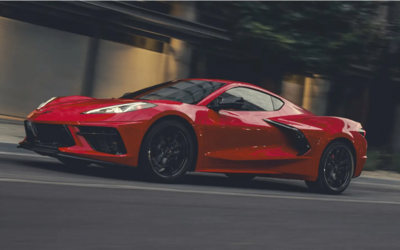 Die Corvette Stingray fährt schnell, auch bei Steigungen