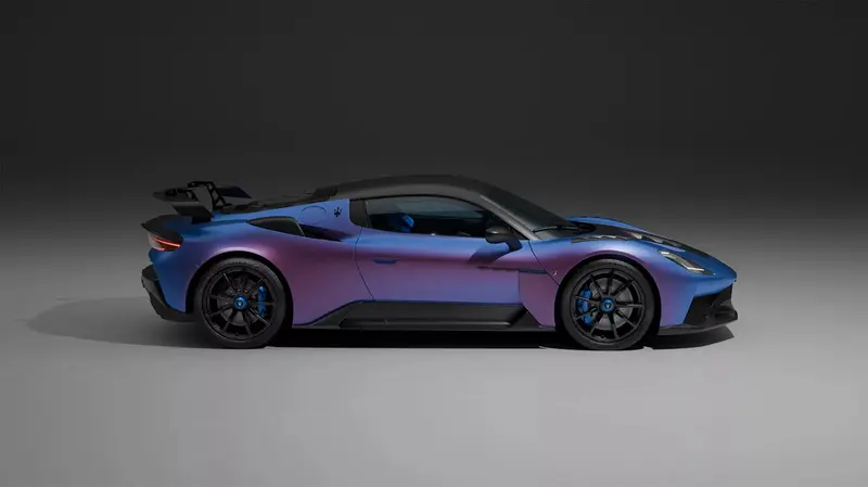 Maserati GT2 Stradale – Geformt für Geschwindigkeit, Seitenprofilansicht