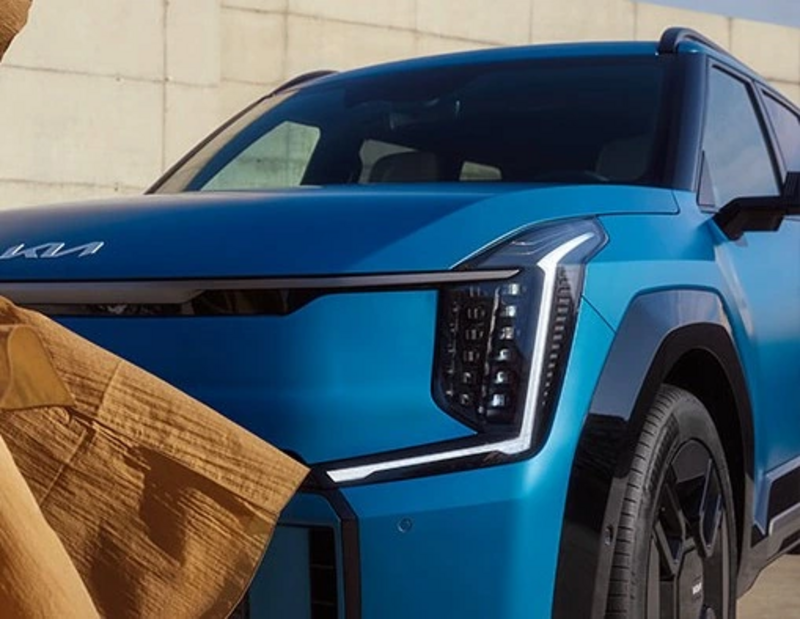 Vorderlicht KIA EV9 in Szene