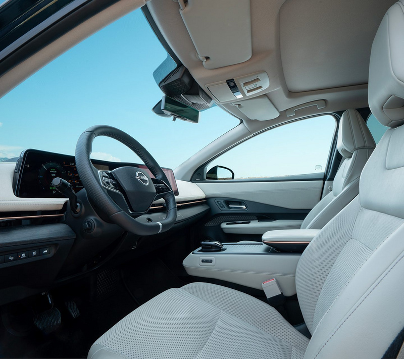 Nissan Ariya Sitze und Cockpit