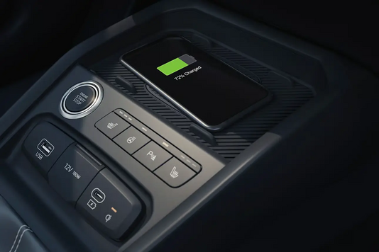 Kia Stonic – kabellose Smartphone-Ladestation in der Mittelkonsole