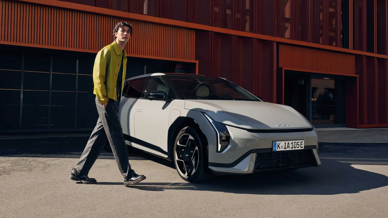 Weißer EV4 von vorne