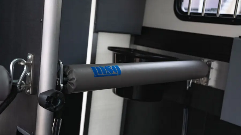 MSG Stablehopper Innenraum mit Safety-Concept – gepolsterte Bruststangen und Sicherheitsausstattung